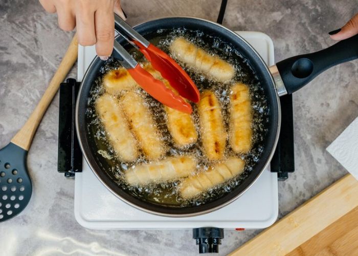 Mengenal Metode Penggorengan Deep Frying dan Tips Melakukannya